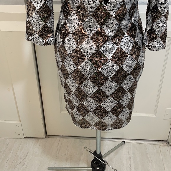 HAHA Black/ Silver Sequin Dress keyhole Closure open  Back size. 3/4 sleeves - Picture 7 of 11